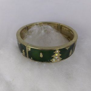 Green Enameled  and  Gold Tone Christmas Stretch Bracelet